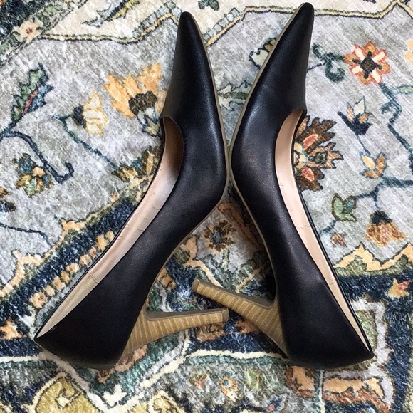 🦚 ATTENTION ‘Tyanna’ Black Faux Leather Point Toe Stacked Heel Pumps - Picture 9 of 10